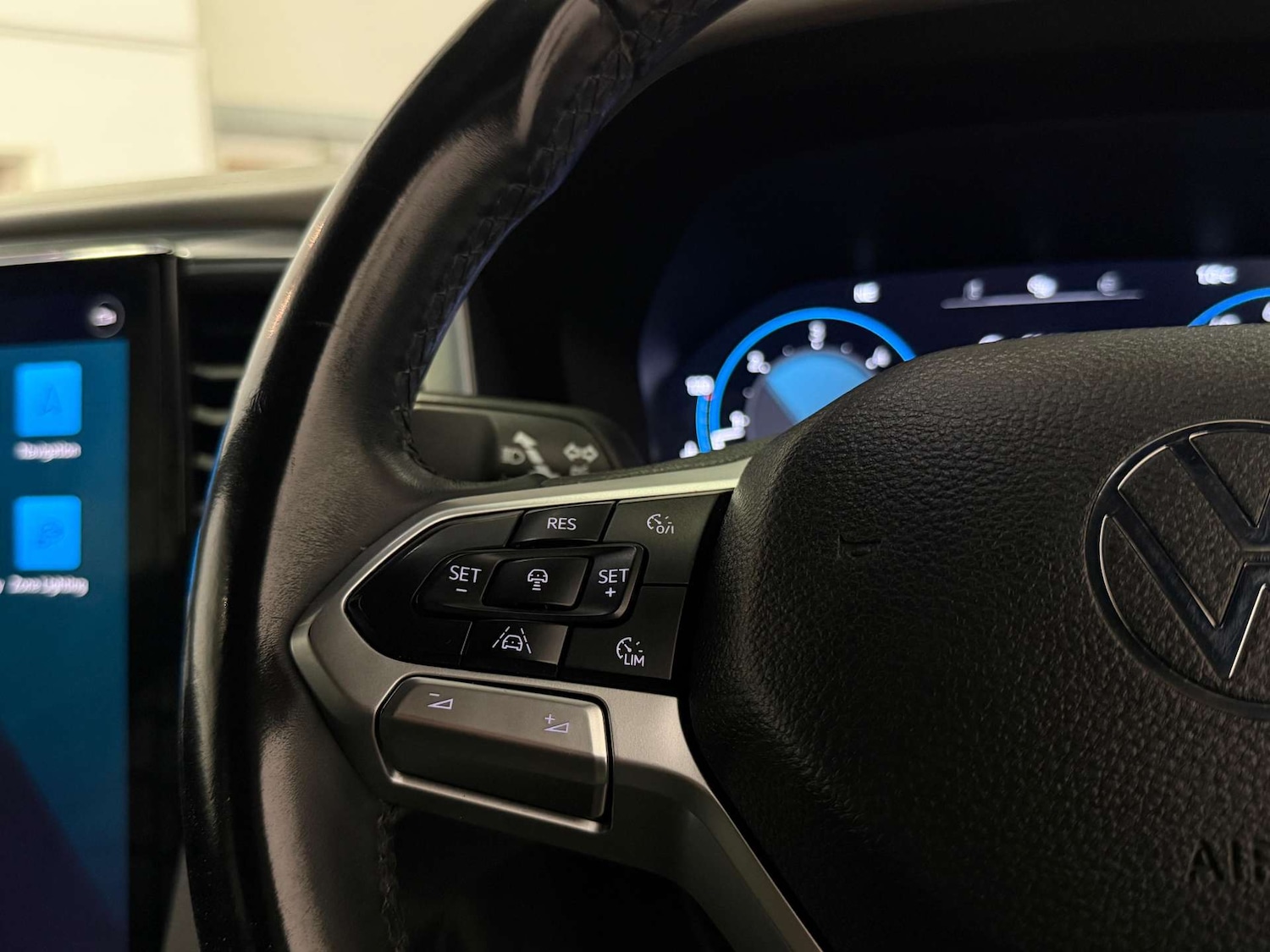 Used Volkswagen Amarok 2024 for sale - 77247831: Photo 24