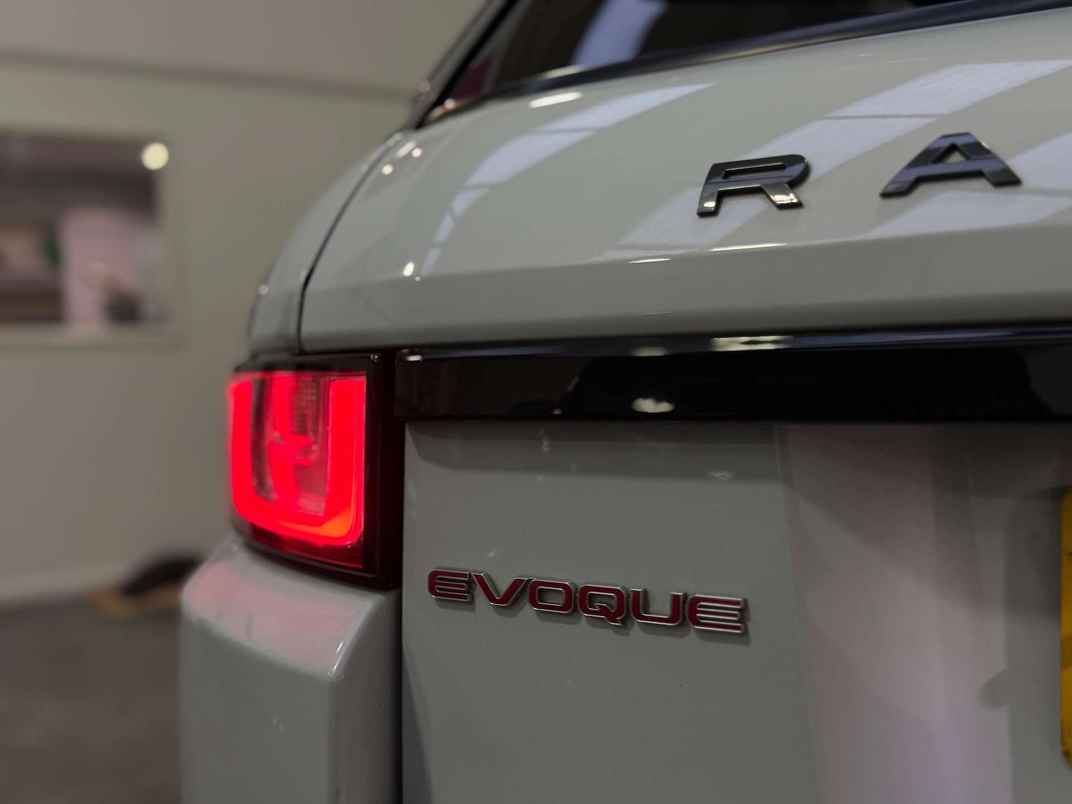 Used Land Rover Range Rover Evoque 2018 for sale - 77288562: Photo 10