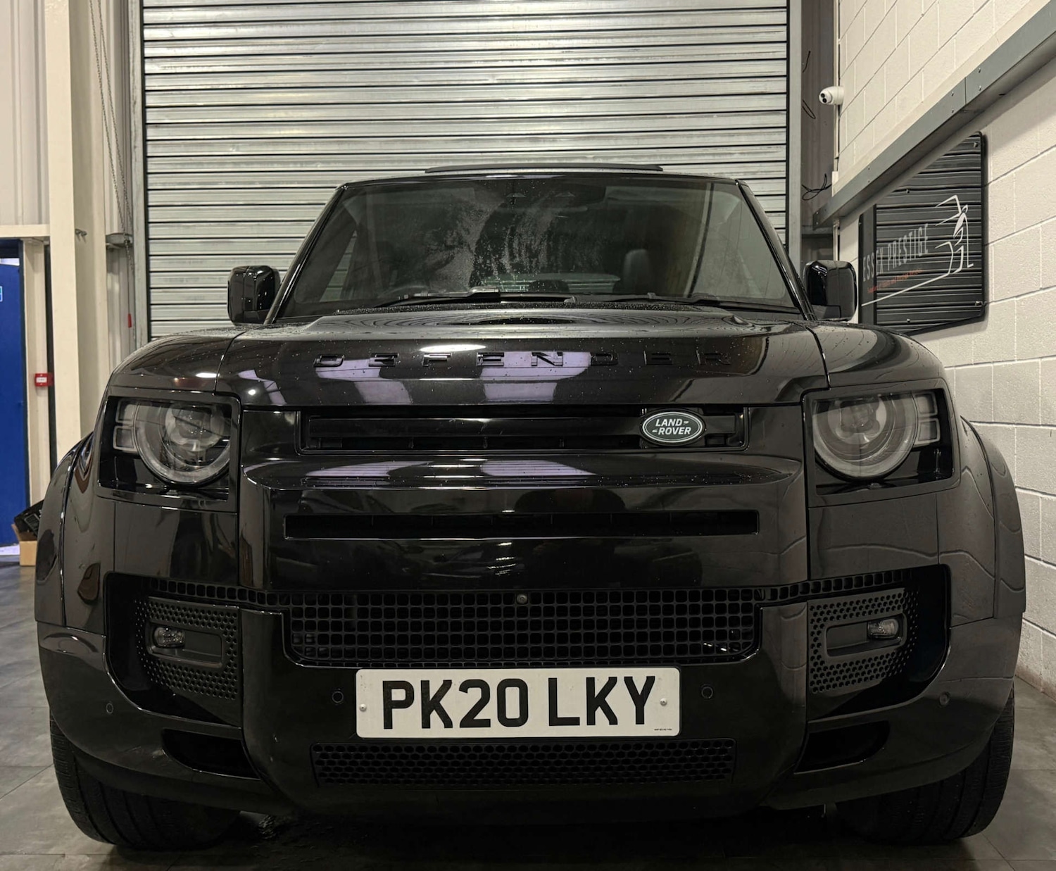 Used Land Rover Defender 2020 for sale - 76165324: Photo 2