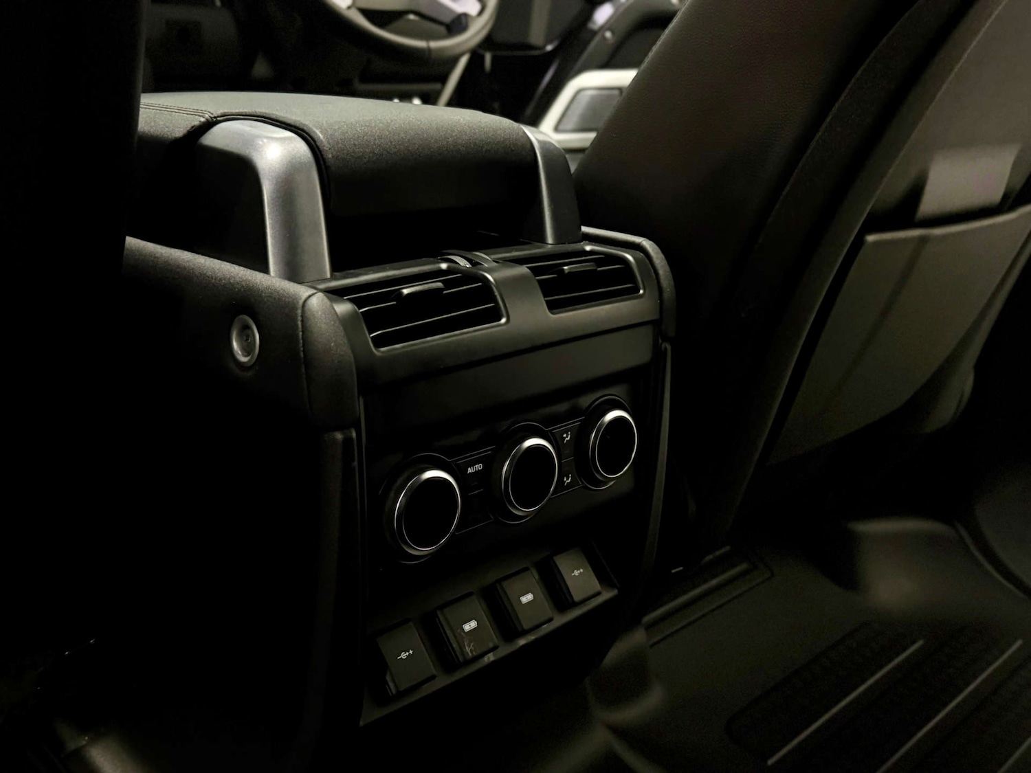 Used Land Rover Defender 2020 for sale - 76165324: Photo 23