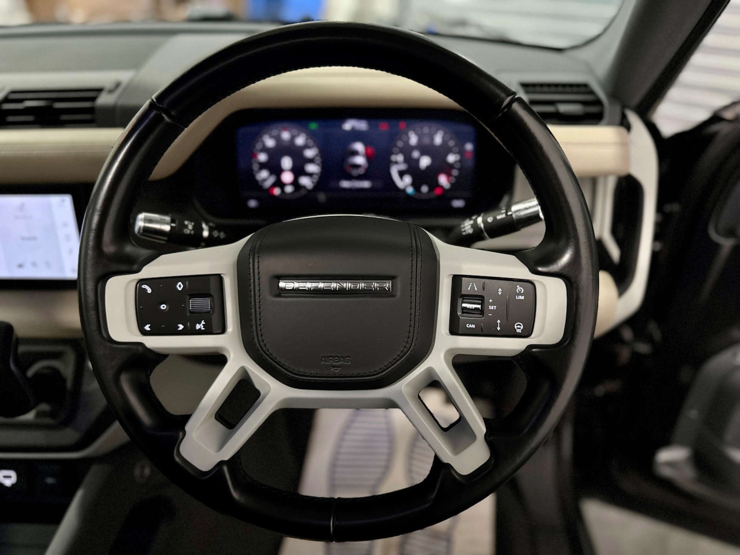 Used Land Rover Defender 2021 for sale - 77268897: Photo 13