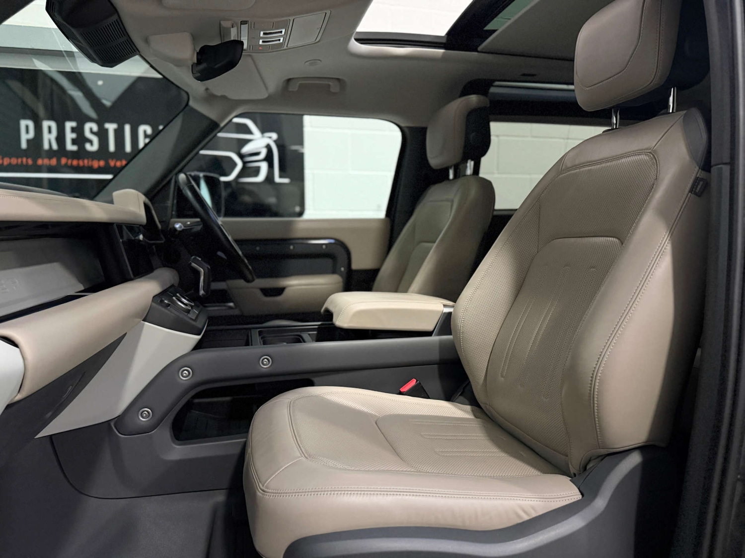 Used Land Rover Defender 2021 for sale - 77268897: Photo 17