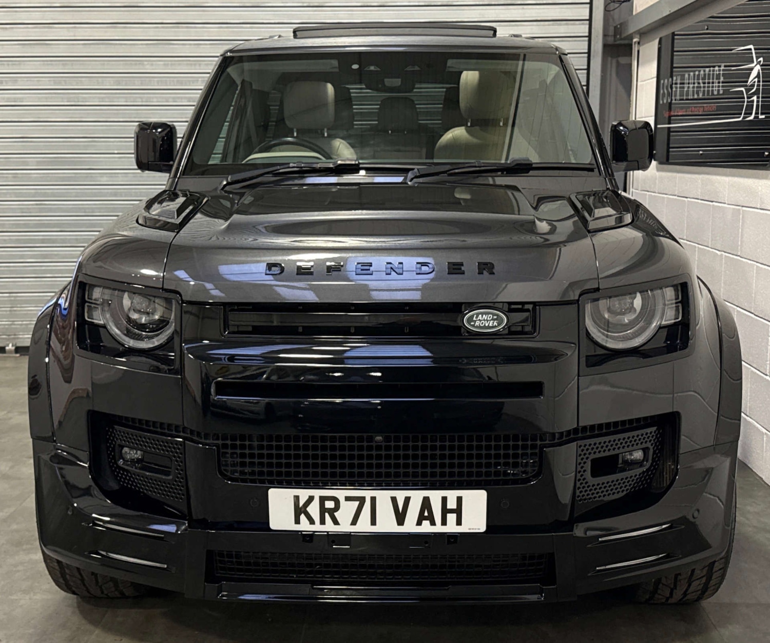 Used Land Rover Defender 2021 for sale - 77268897: Photo 2