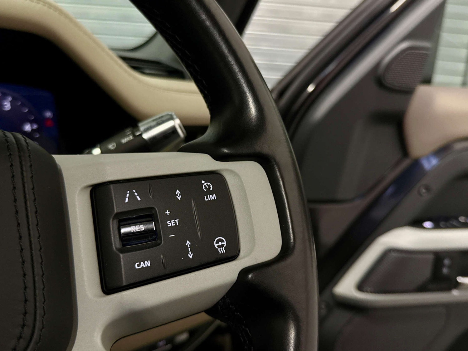 Used Land Rover Defender 2021 for sale - 77268897: Photo 25