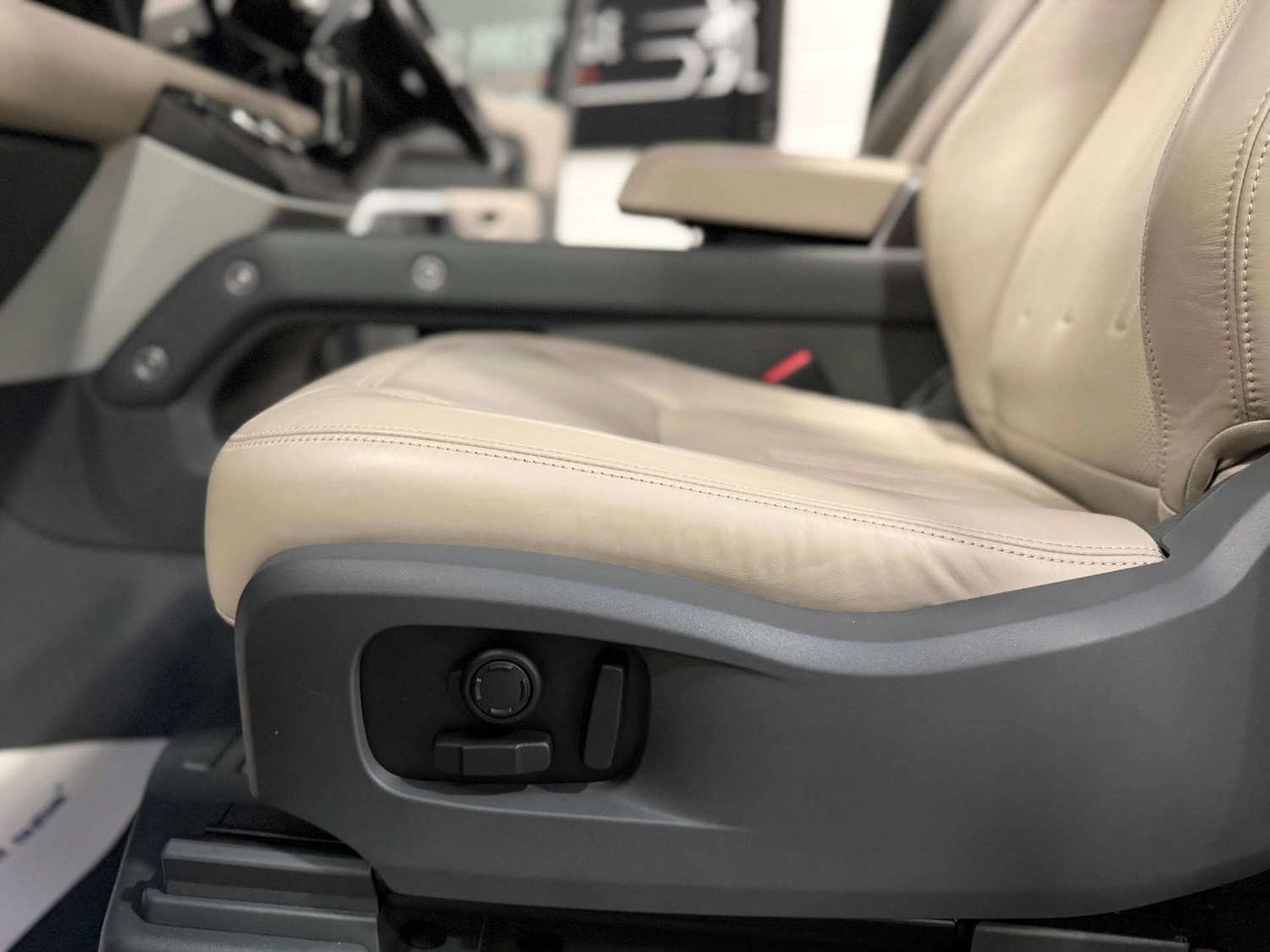 Used Land Rover Defender 2021 for sale - 77268897: Photo 28