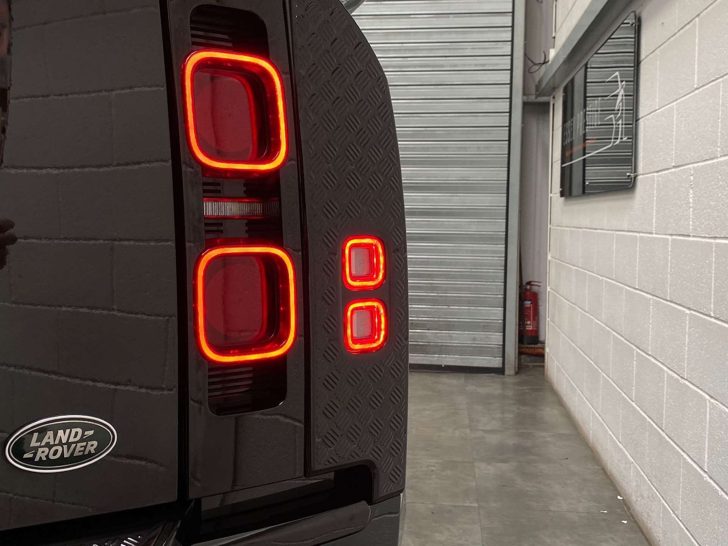 Used Land Rover Defender 2021 for sale - 77693724: Photo 11