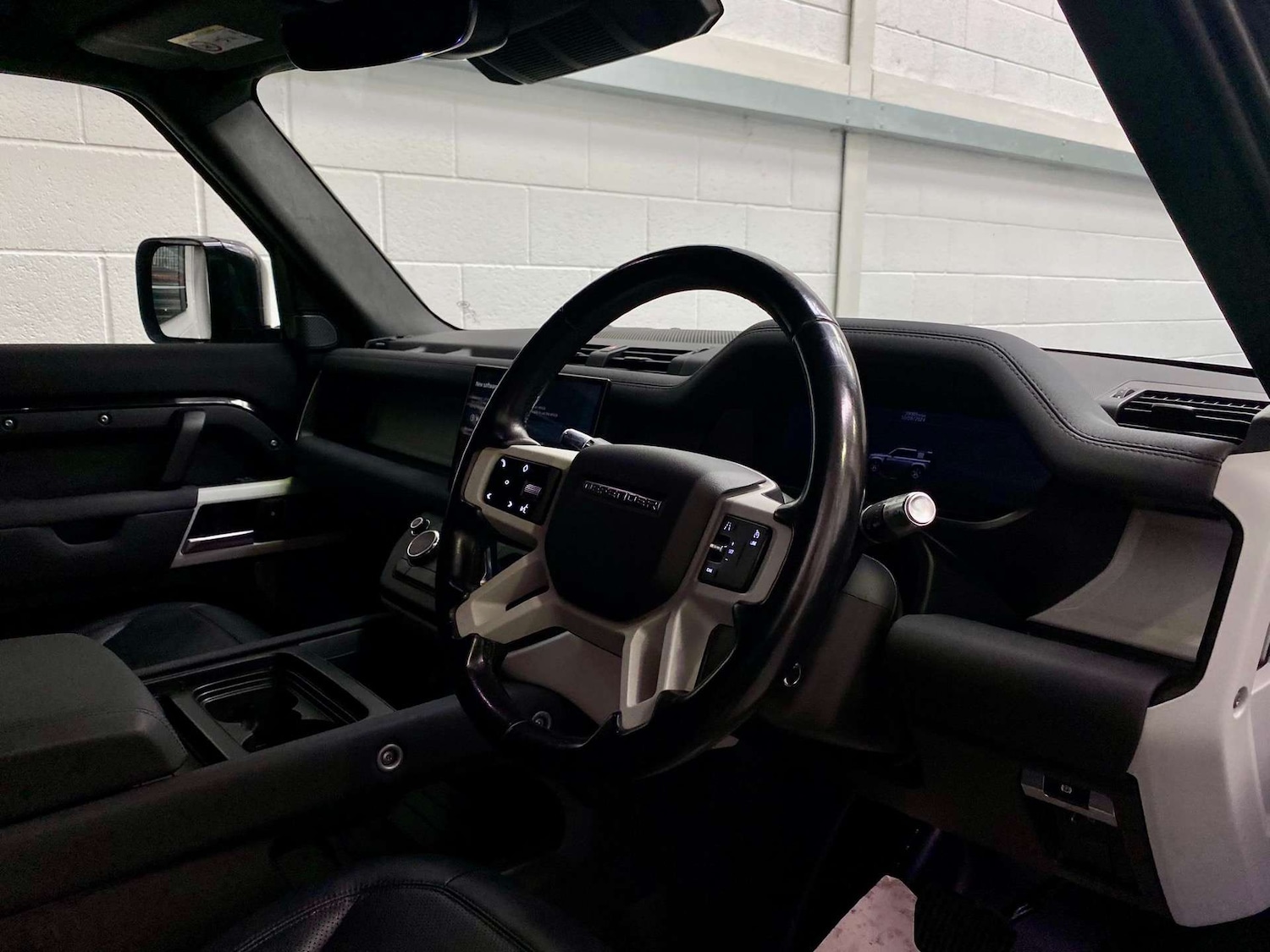 Used Land Rover Defender 2021 for sale - 77693724: Photo 18