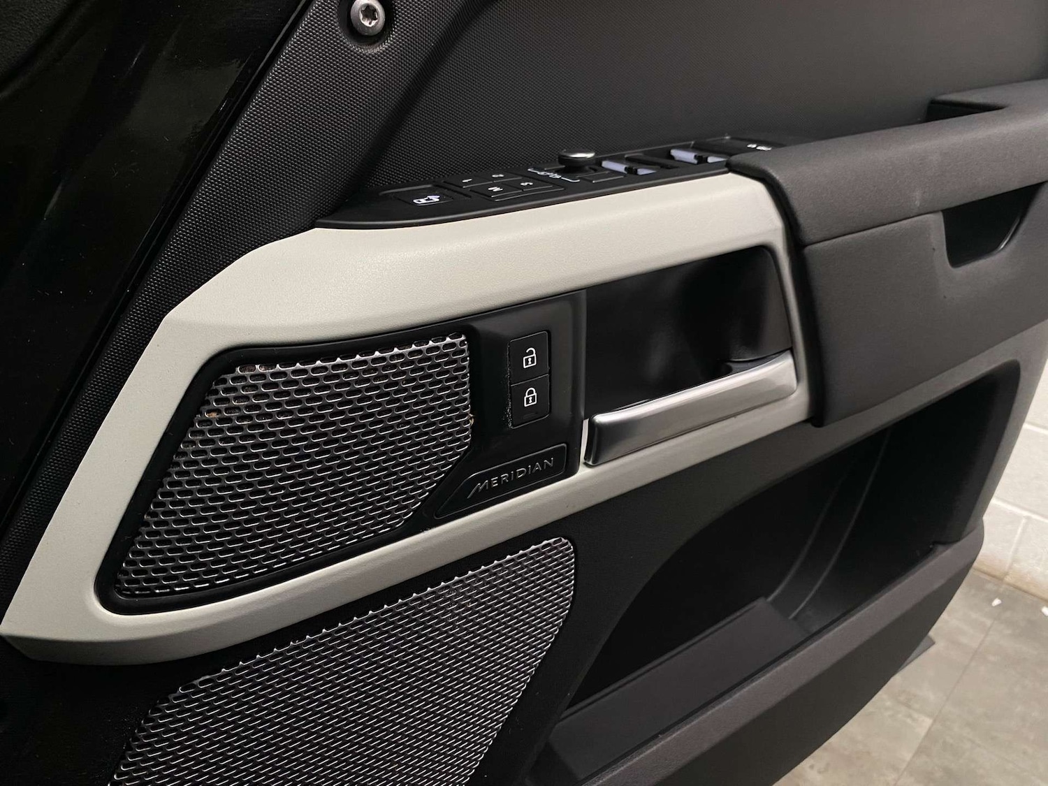 Used Land Rover Defender 2021 for sale - 77693724: Photo 24