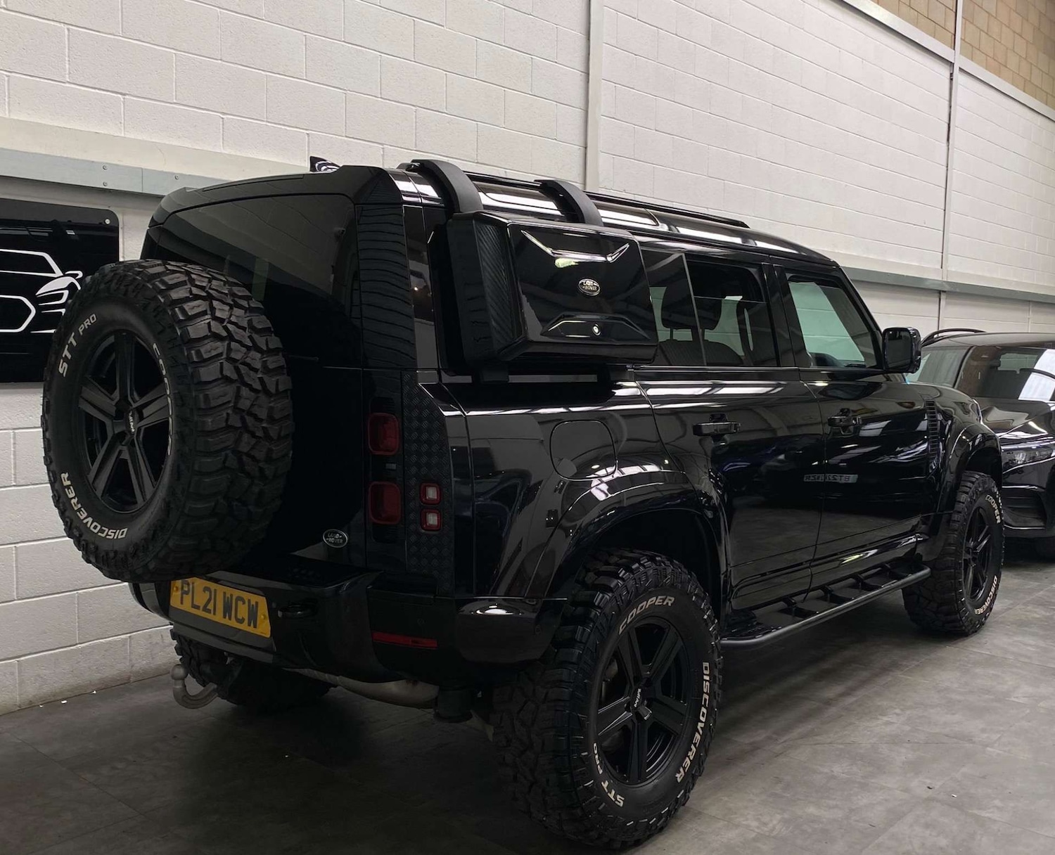 Used Land Rover Defender 2021 for sale - 77693724: Photo 6