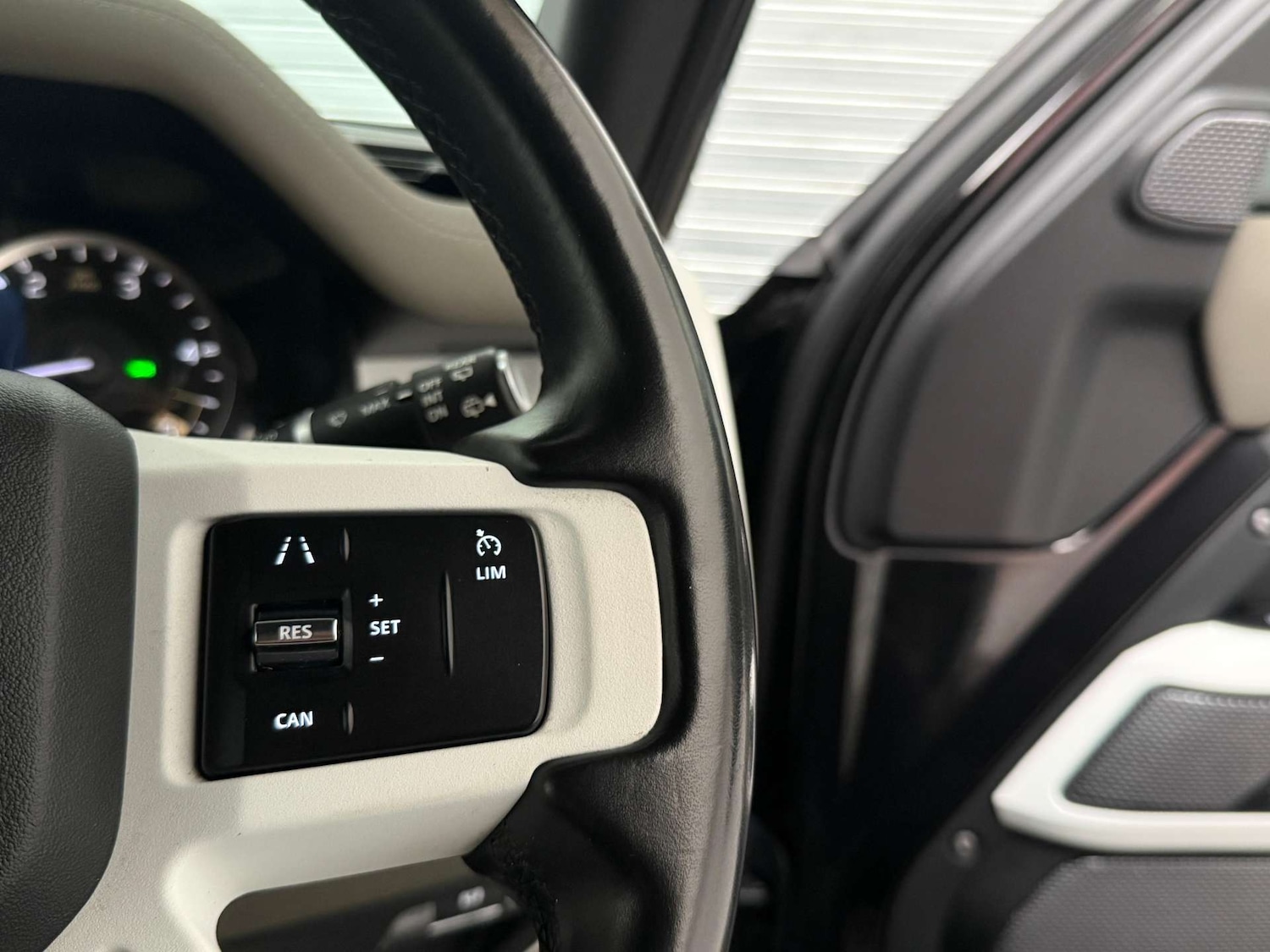 Used Land Rover Defender 2022 for sale - 77850684: Photo 28