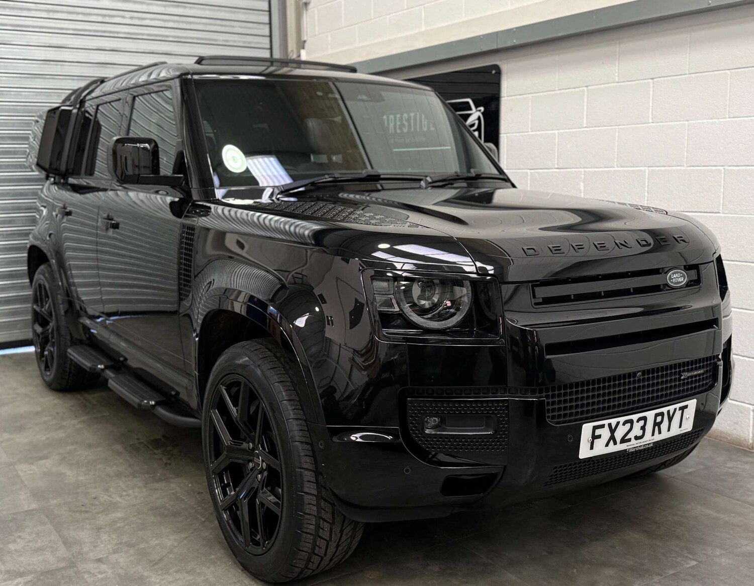 Used Land Rover Defender 2023 for sale - 76829880: Photo 1