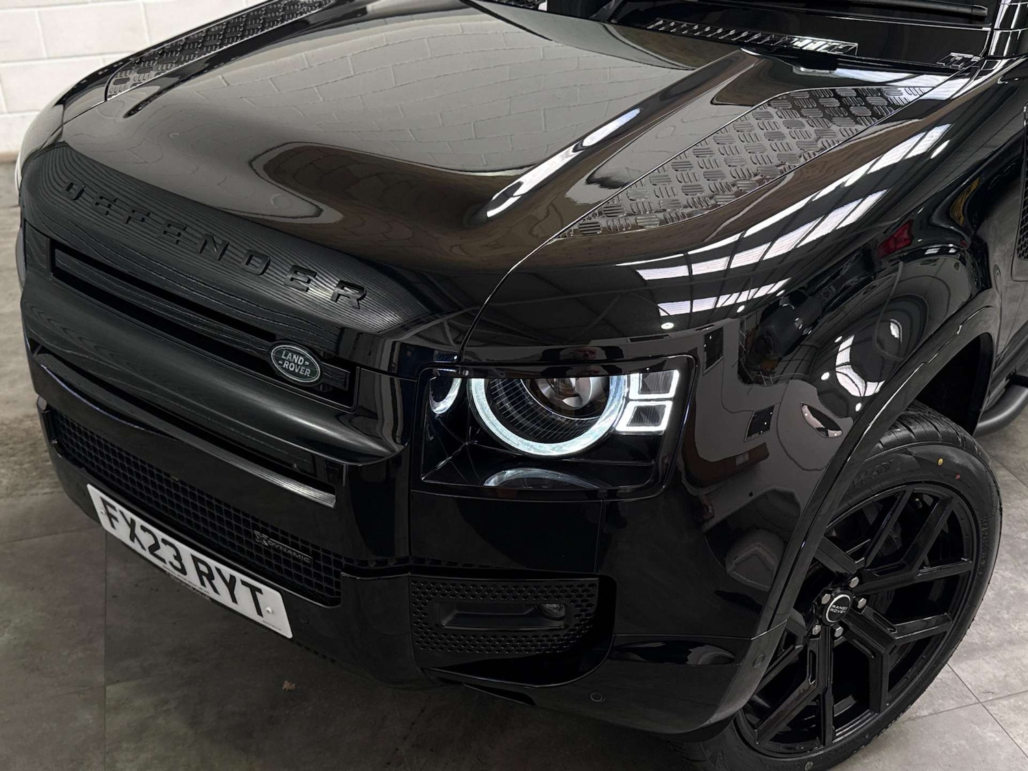 Used Land Rover Defender 2023 for sale - 76829880: Photo 11