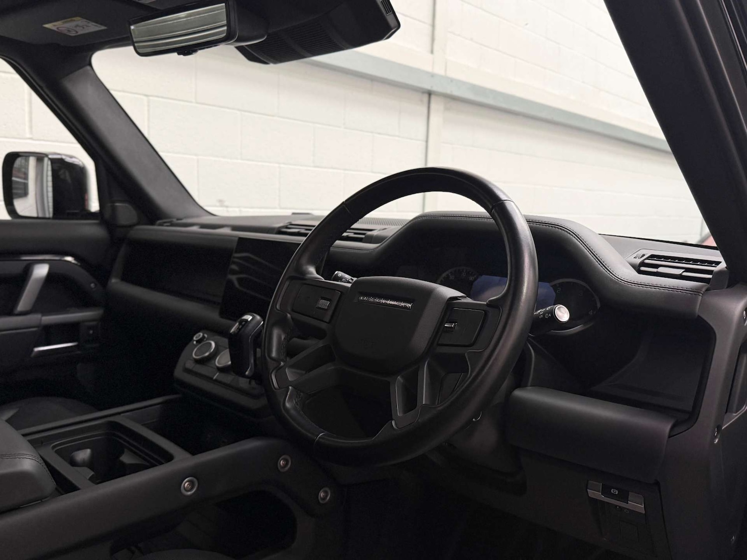 Used Land Rover Defender 2023 for sale - 76829880: Photo 14