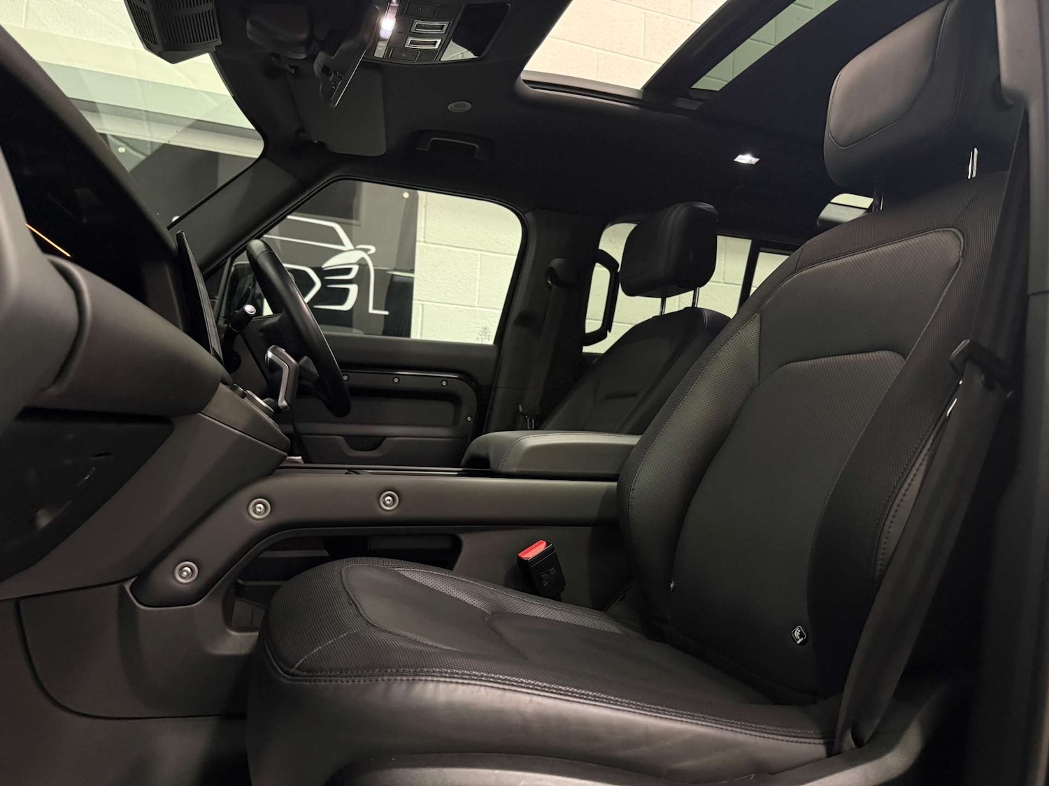 Used Land Rover Defender 2023 for sale - 76829880: Photo 17