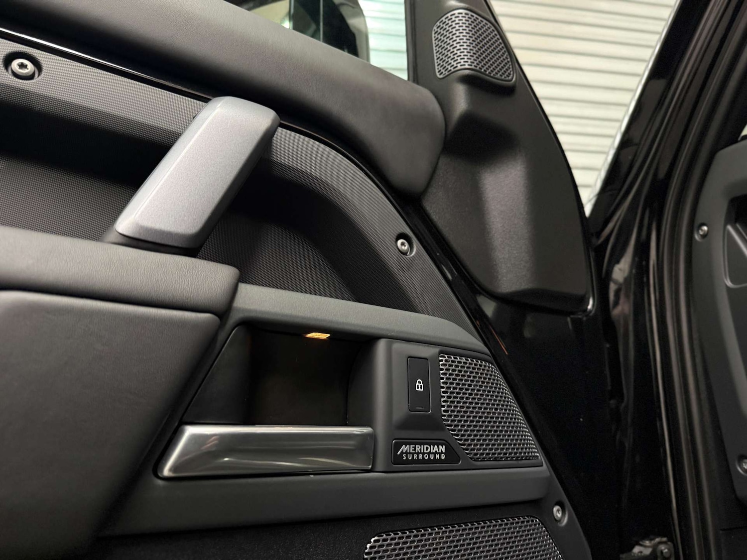 Used Land Rover Defender 2023 for sale - 76829880: Photo 21