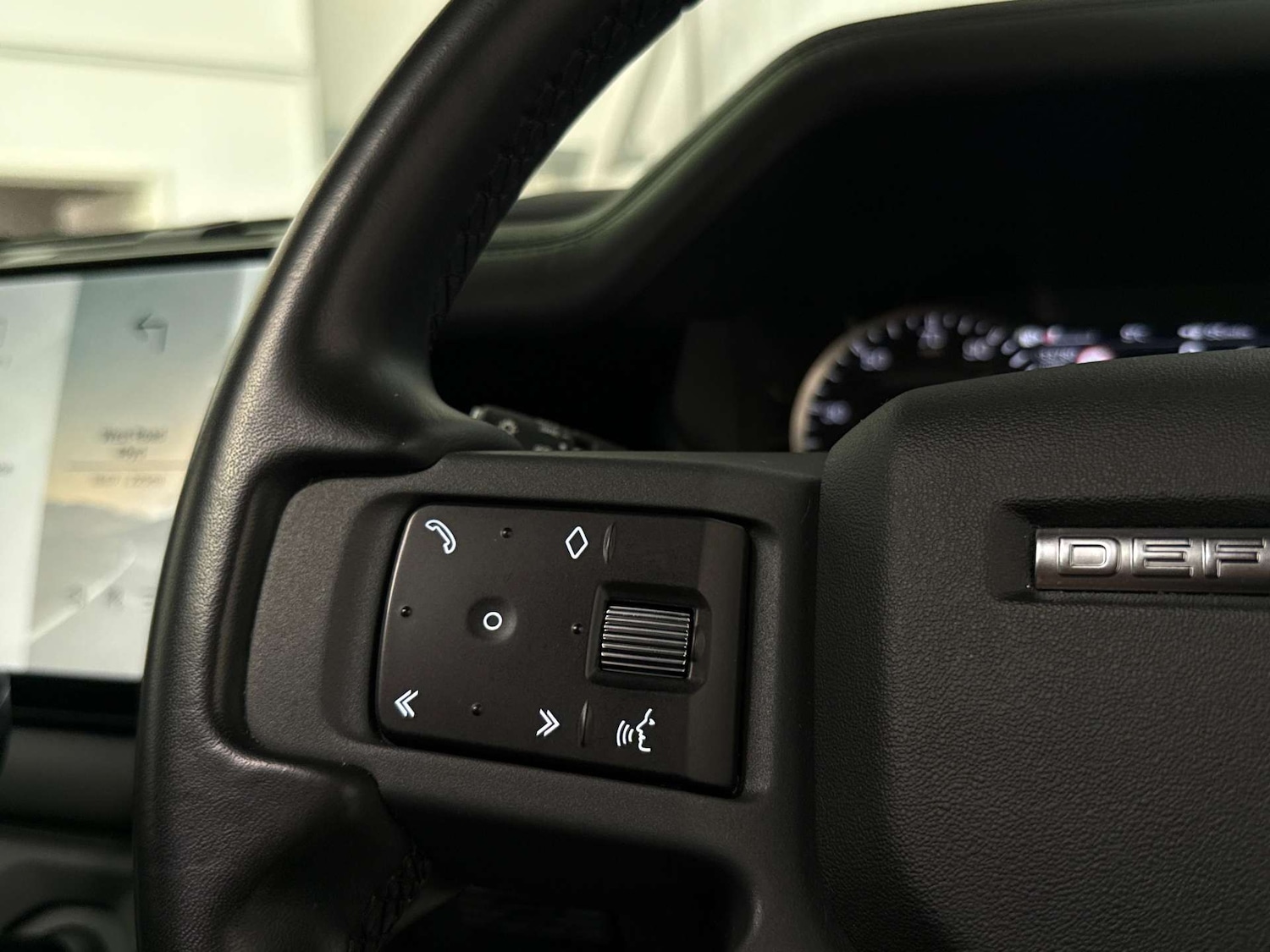 Used Land Rover Defender 2023 for sale - 76829880: Photo 23