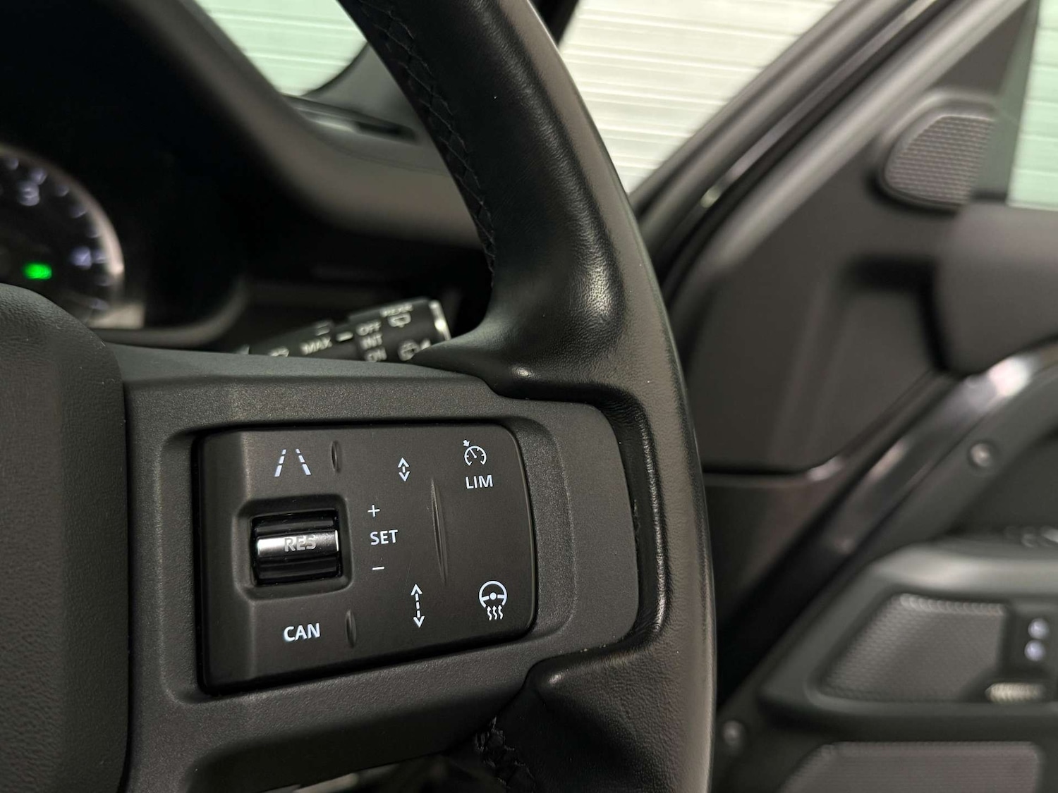 Used Land Rover Defender 2023 for sale - 76829880: Photo 25