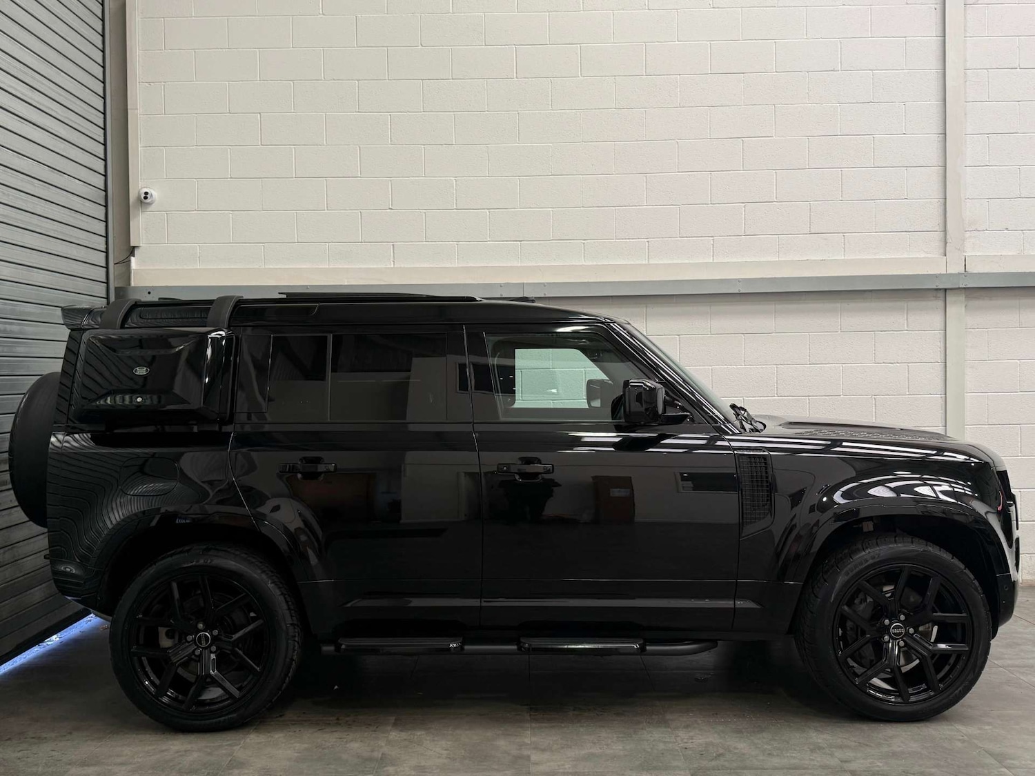 Used Land Rover Defender 2023 for sale - 76829880: Photo 5