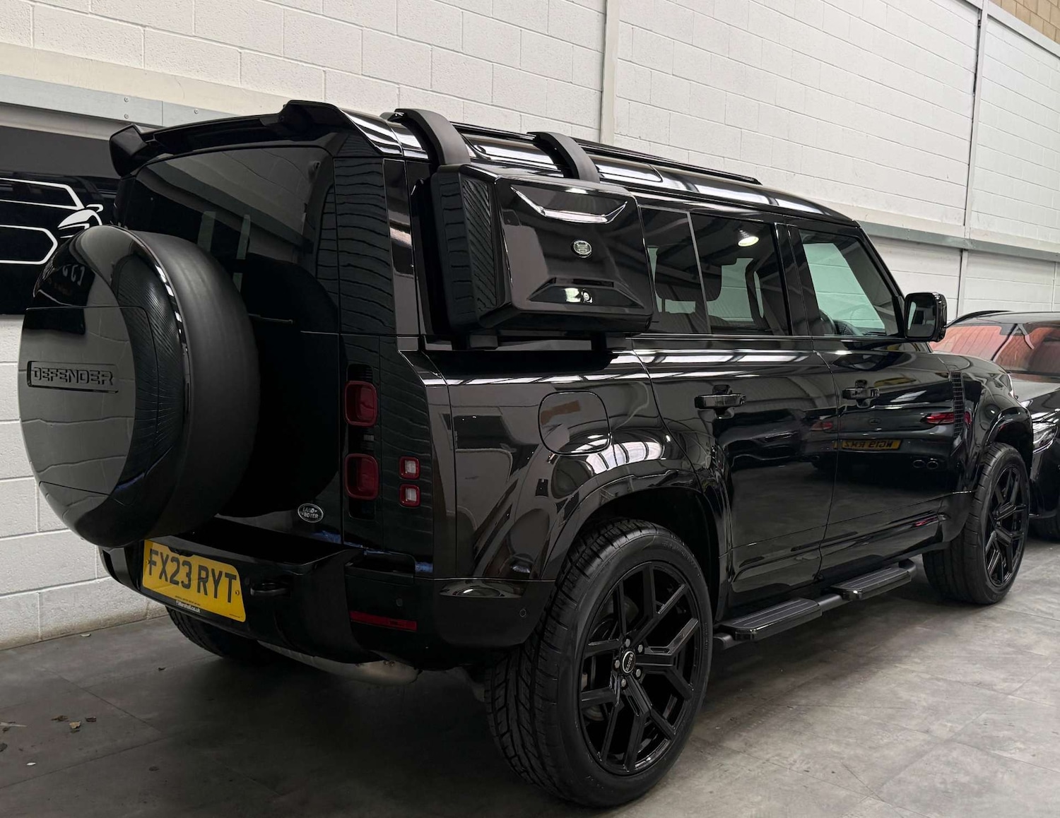 Used Land Rover Defender 2023 for sale - 76829880: Photo 6