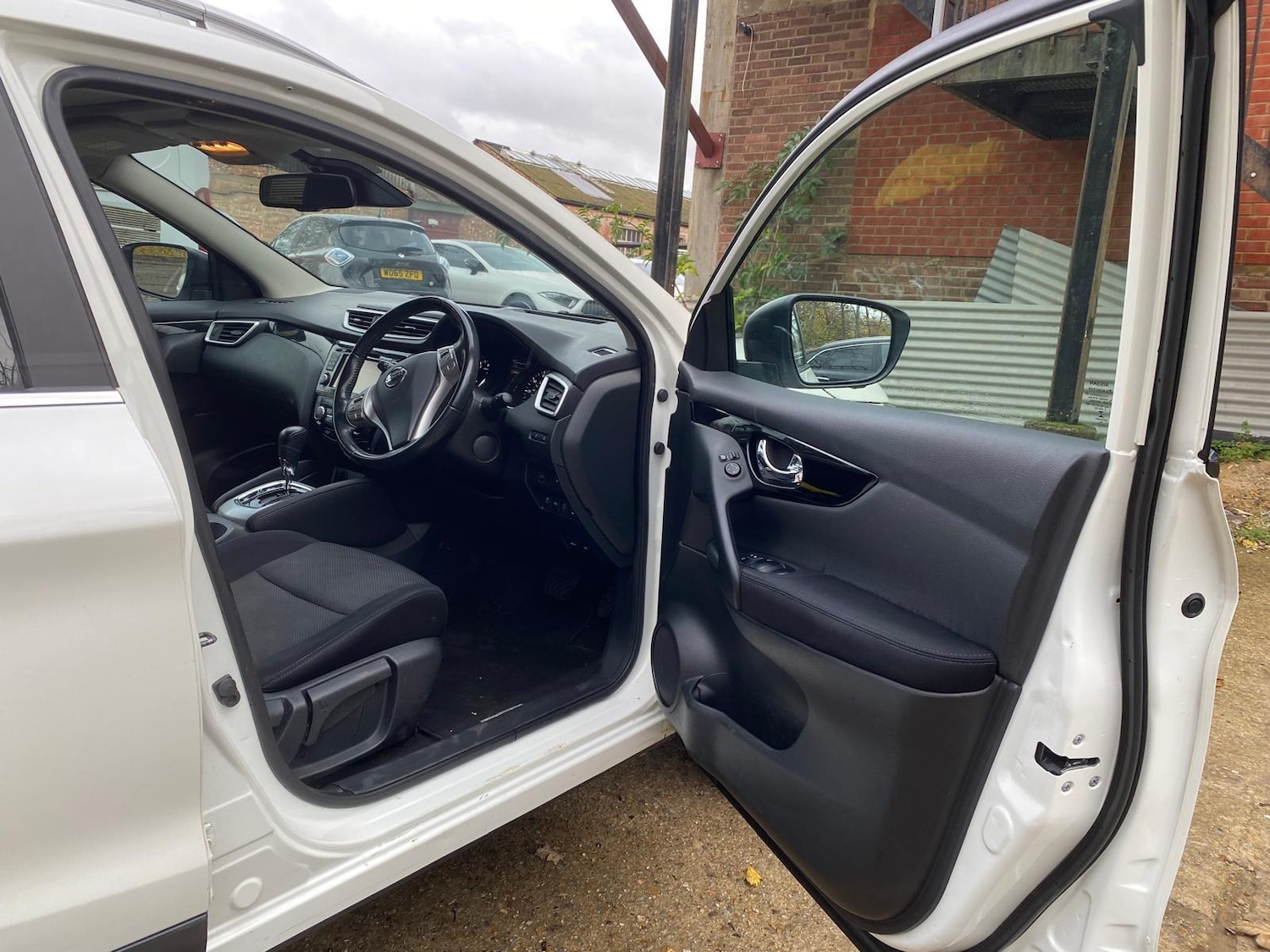 Used Nissan Qashqai 2016 for sale - 76555361: Photo 8