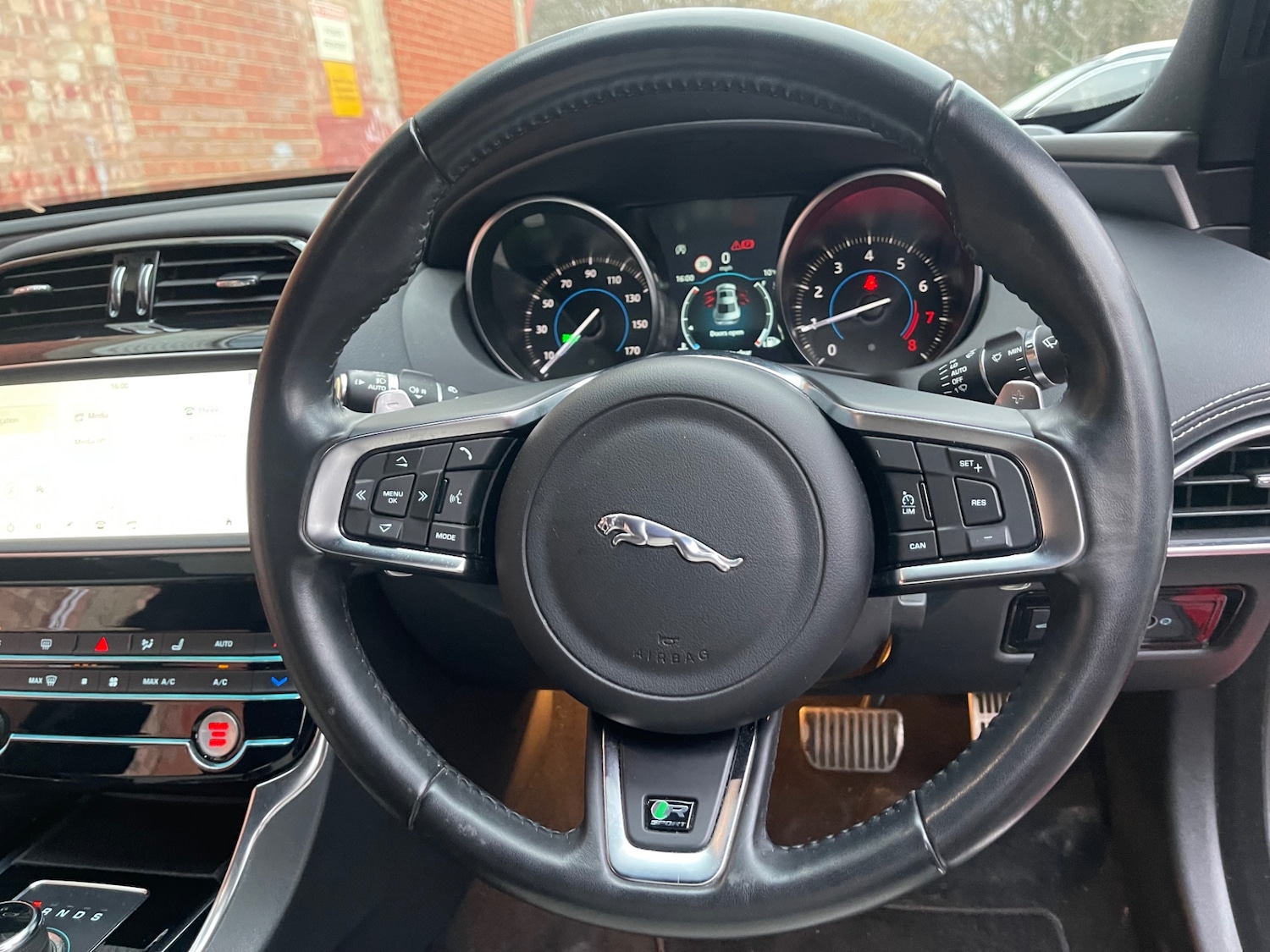 Used Jaguar XE 2019 for sale - 77283046: Photo 7