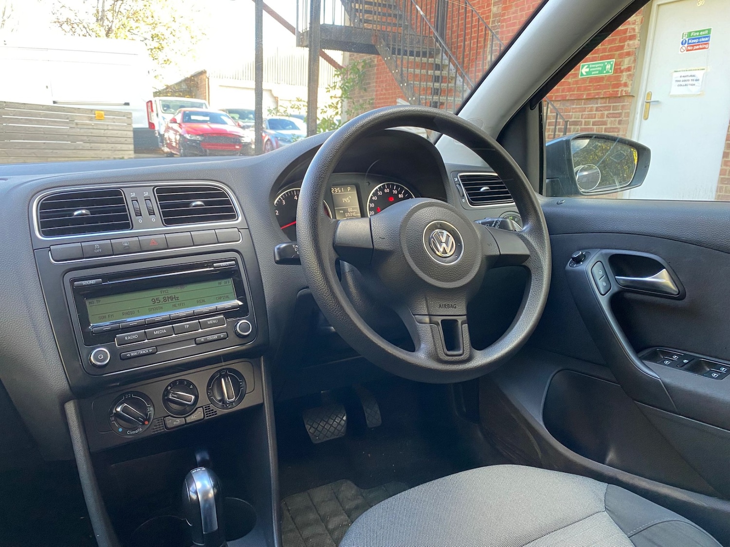 Used Volkswagen Polo 2011 for sale - 76506233: Photo 26