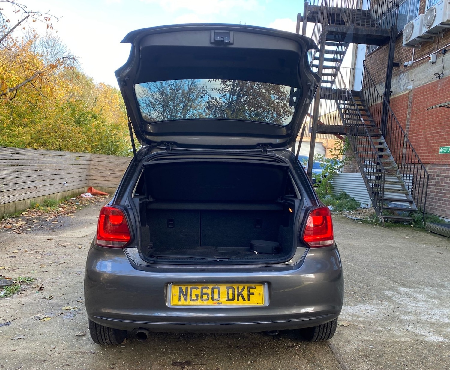 Used Volkswagen Polo 2011 for sale - 76506233: Photo 6