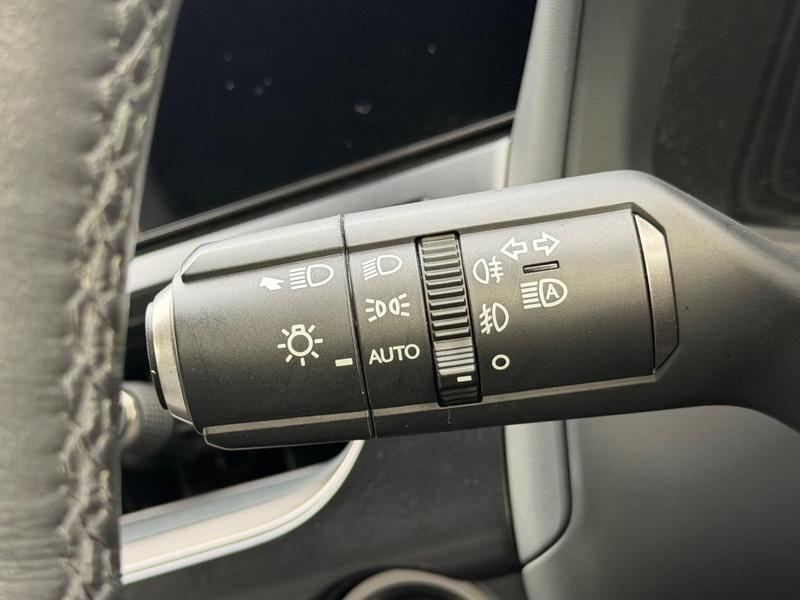 Used Lexus UX 2023 for sale - 76888208: Photo 28