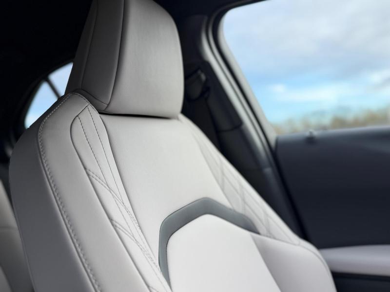 Used Lexus UX 2023 for sale - 76888208: Photo 65