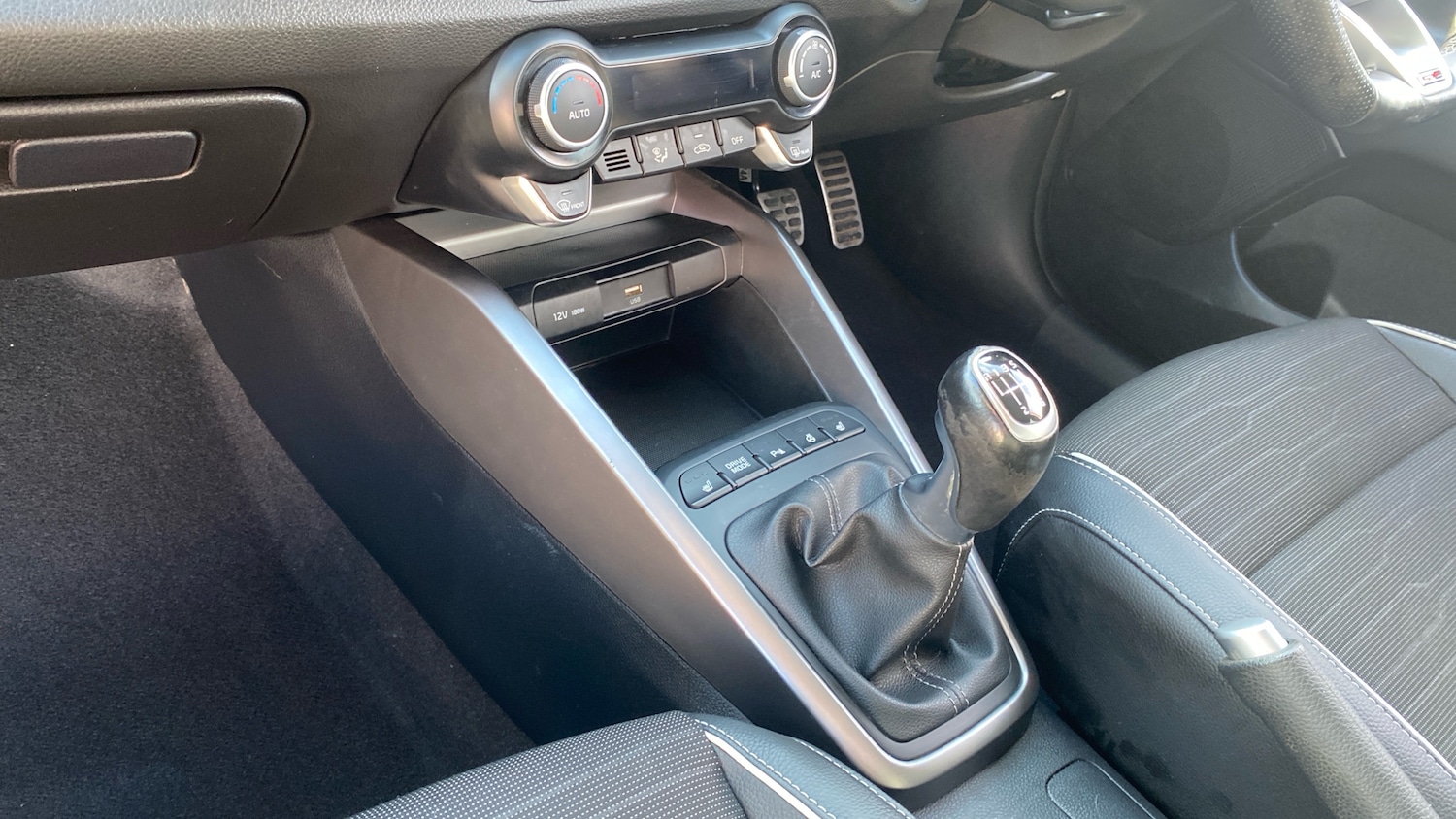 Used Kia Stonic 2022 for sale - 77676133: Photo 13