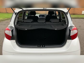 Used Hyundai i10 2024 for sale - 76493681: Photo