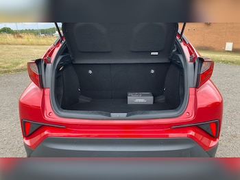 Used Toyota C-HR 2020 for sale - 79352443: Photo