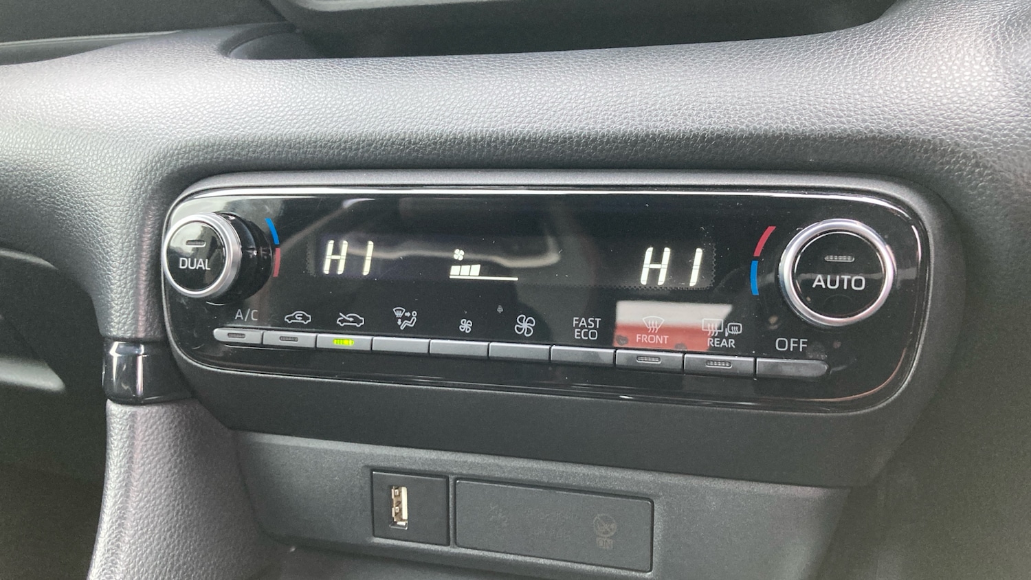 Used Toyota Yaris 2021 for sale - 77672135: Photo 28