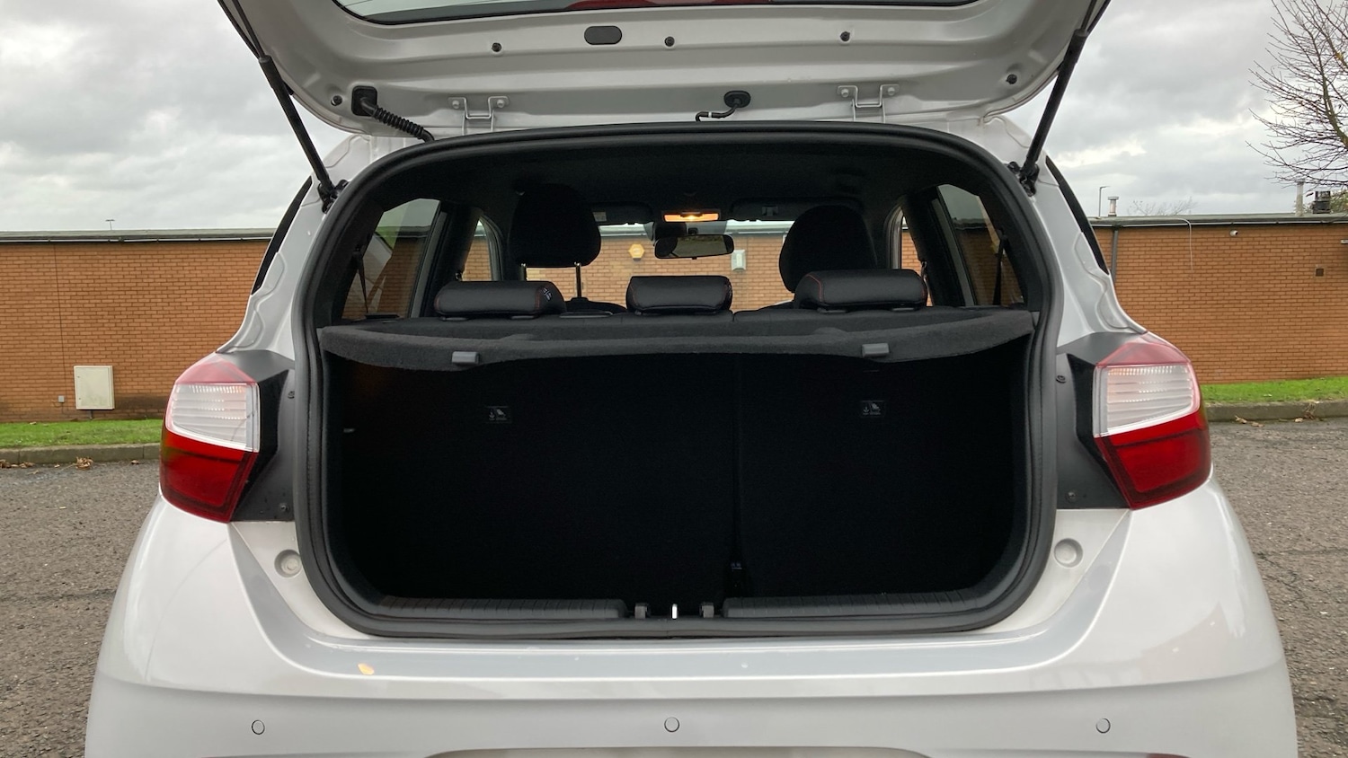 Used Hyundai i10 2023 for sale - 76922335: Photo 4