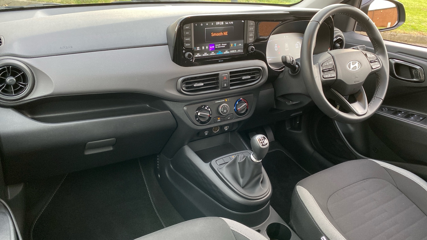 Used Hyundai i10 2024 for sale - 76253060: Photo 9