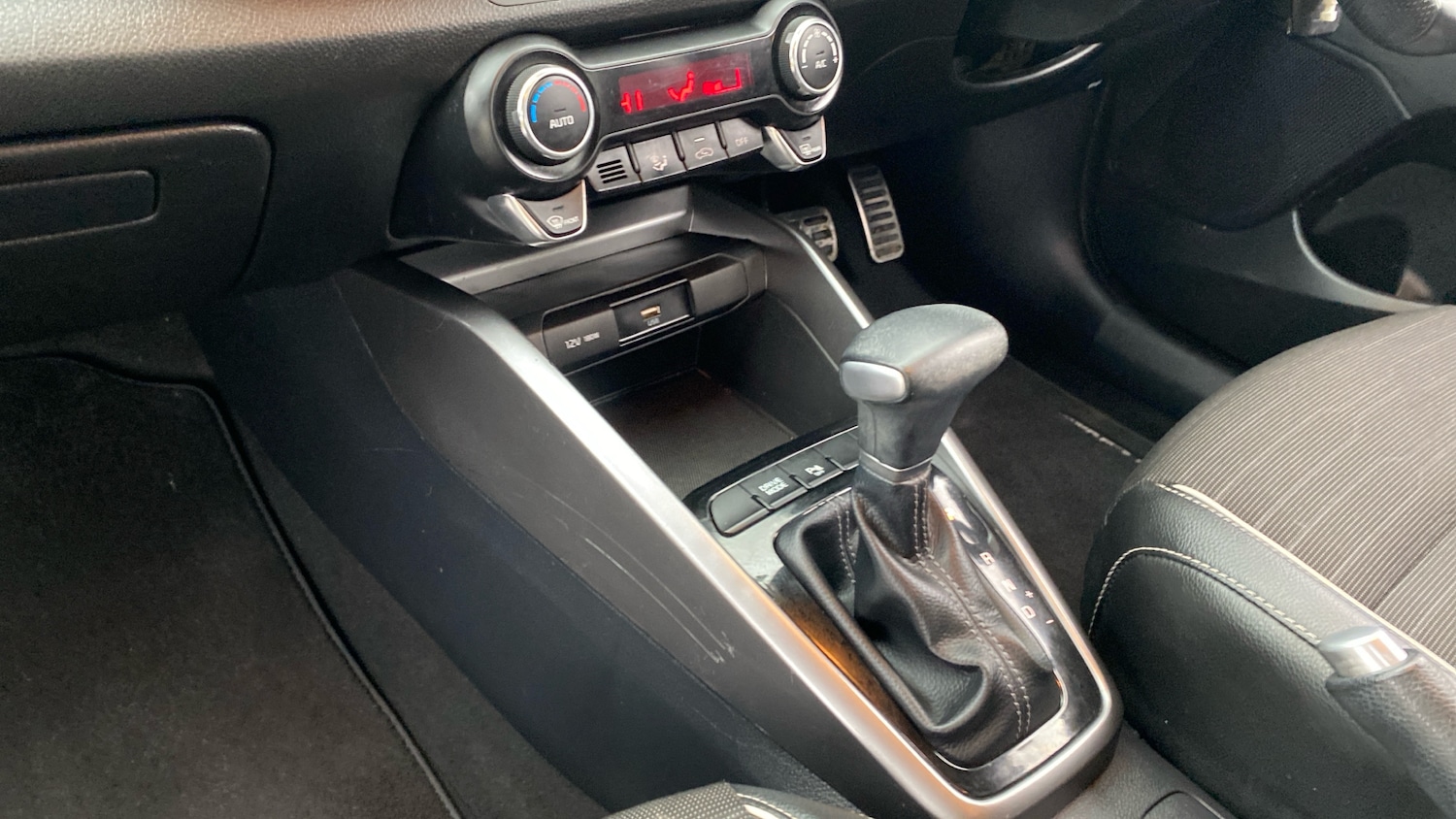 Used Kia Stonic 2023 for sale - 77260738: Photo 13