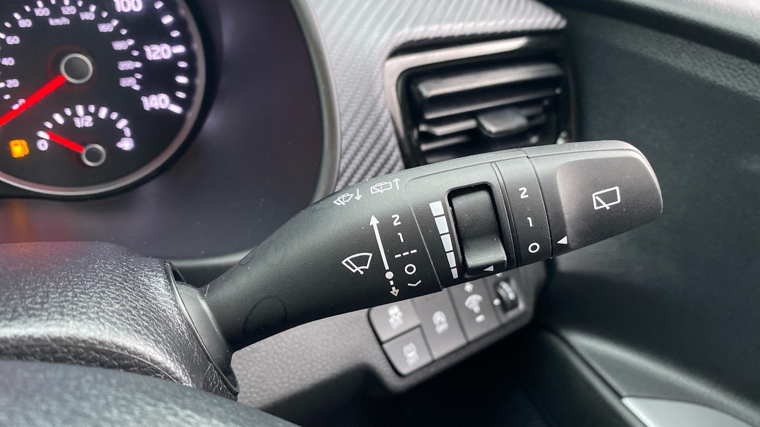 Used Kia Stonic 2023 for sale - 77260738: Photo 30