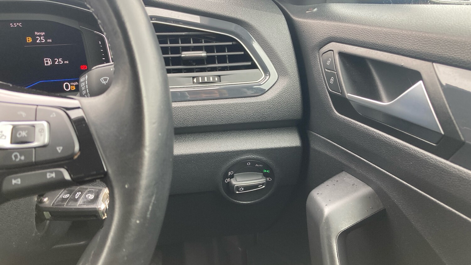 Used Volkswagen T-Roc 2018 for sale - 78152872: Photo 31