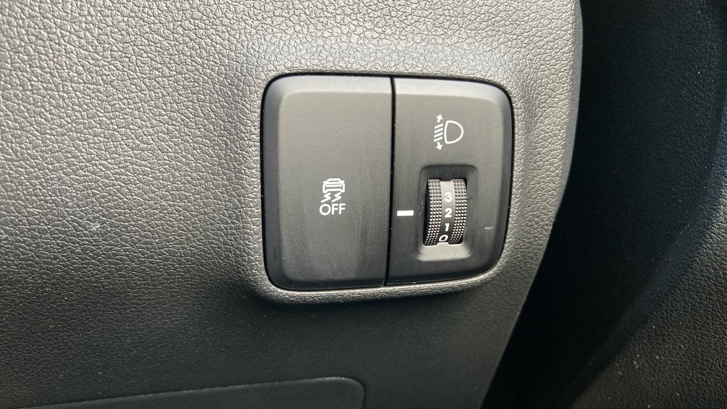 Used Hyundai i10 2024 for sale - 76117305: Photo 24