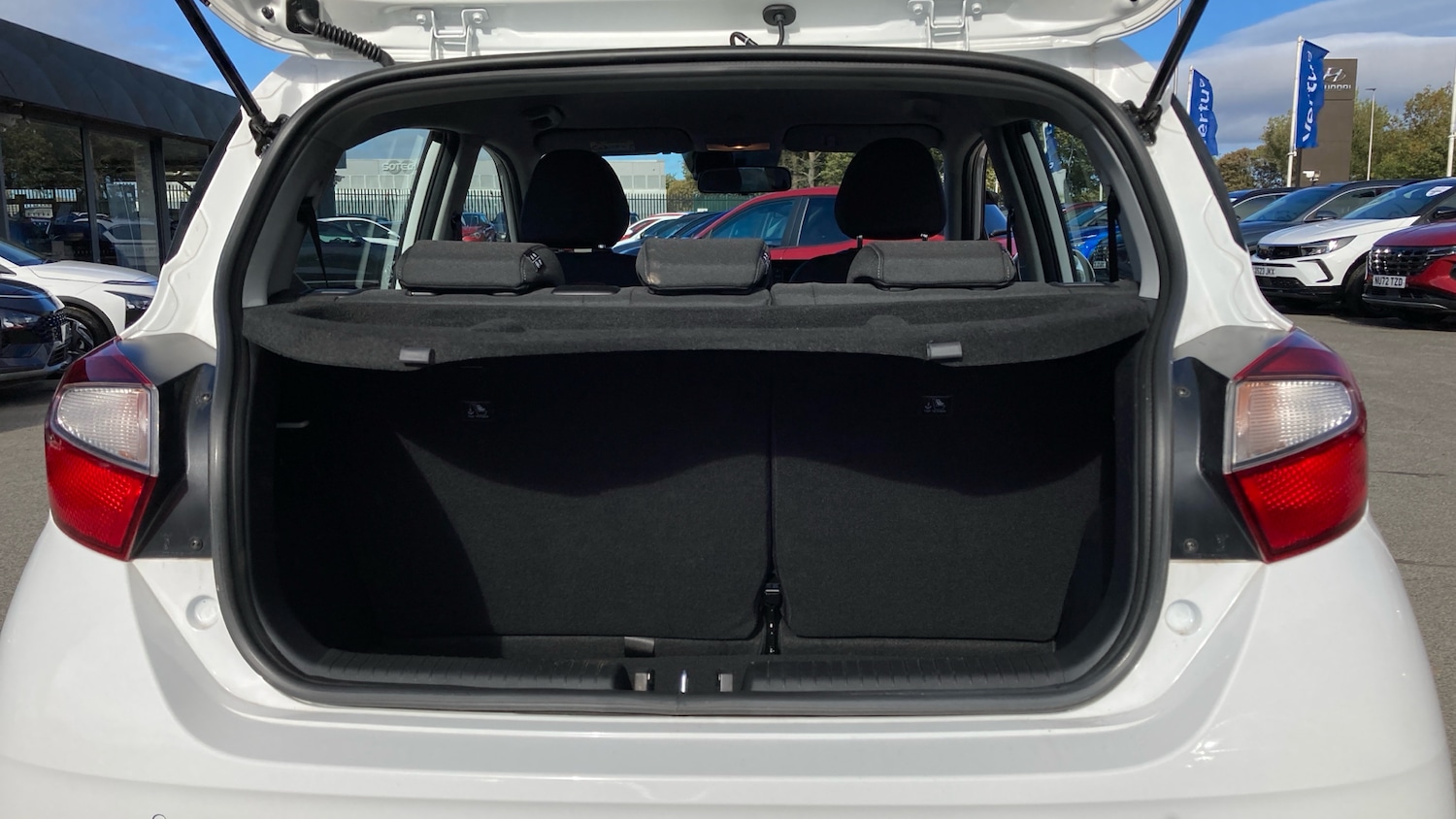 Used Hyundai i10 2024 for sale - 76117305: Photo 4