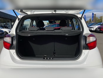 Used Hyundai i10 2024 for sale - 76117305: Photo 4