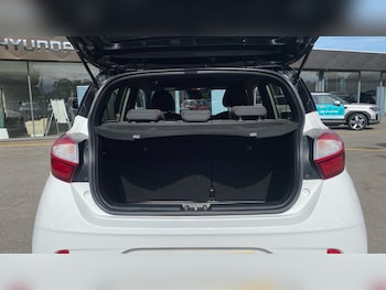 Used Hyundai i10 2023 for sale - 79352276: Photo