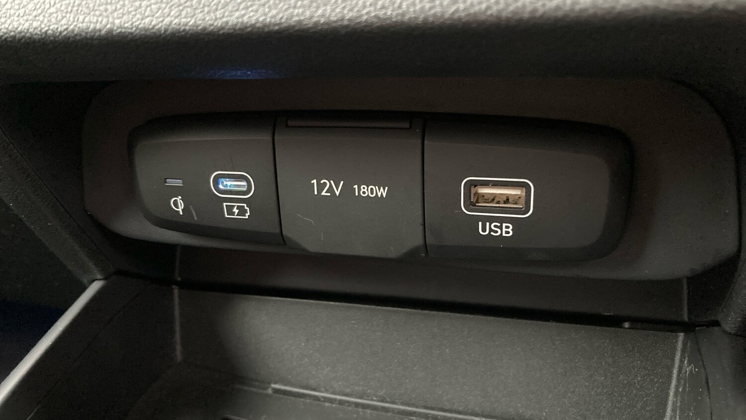 Used Hyundai i10 2023 for sale - 76611566: Photo 31