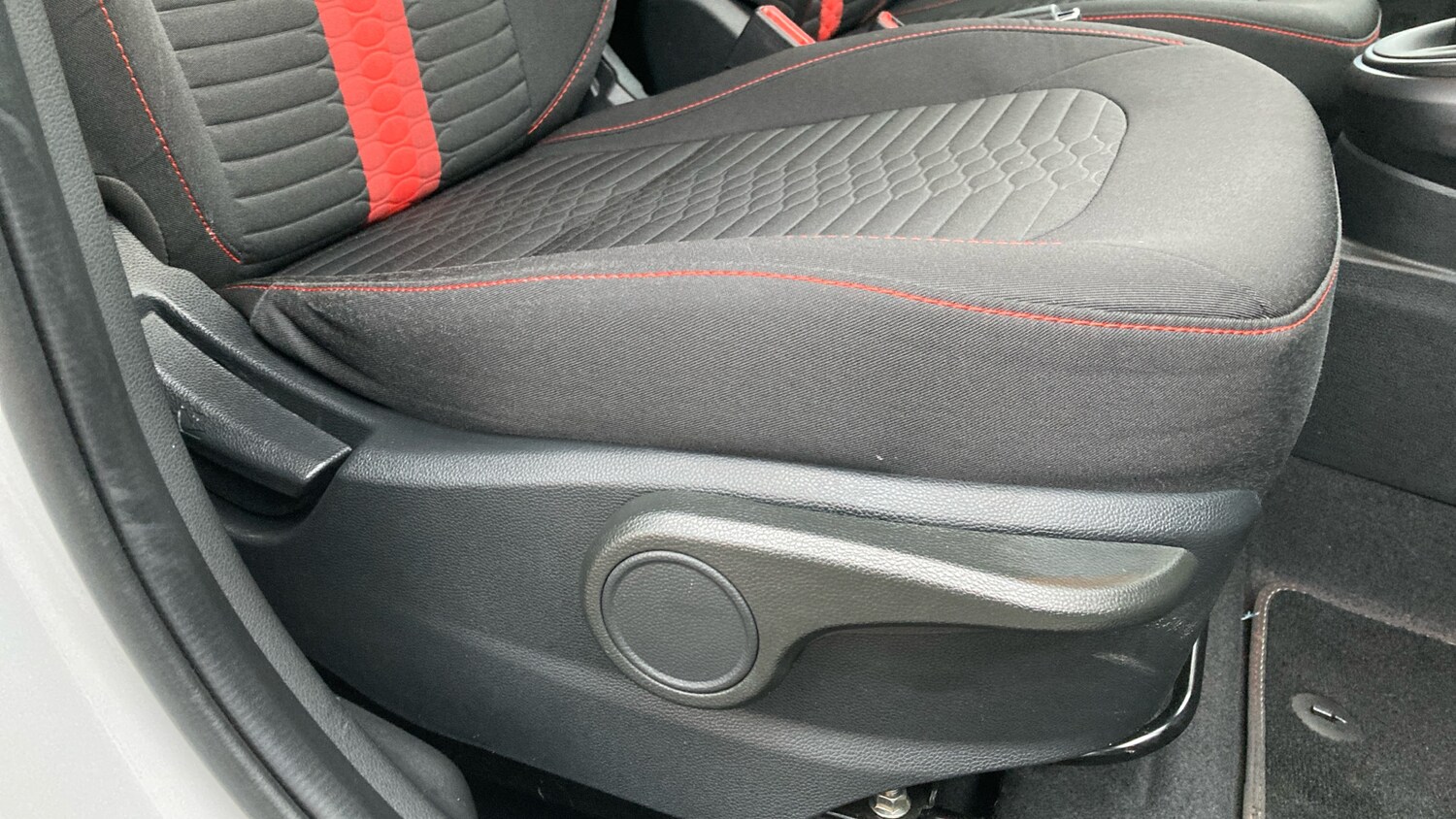 Used Hyundai i10 2023 for sale - 76611566: Photo 35