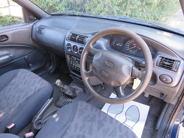 Used Ford Escort 2001 for sale - 75183967: Photo 11