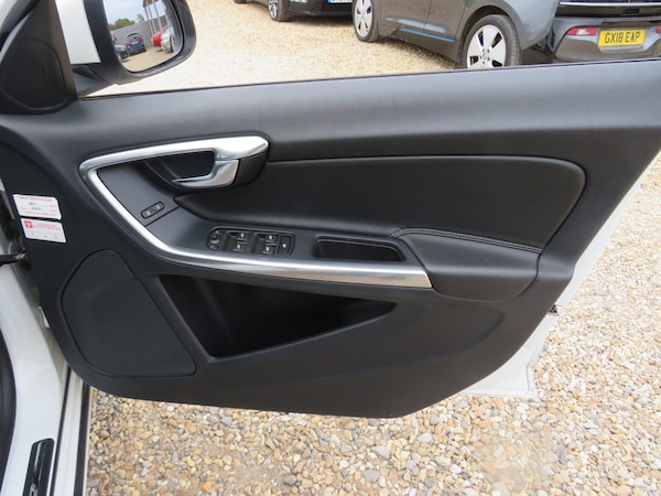 Used Volvo V60 2018 for sale - 76288643: Photo 12