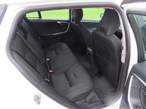 Used Volvo V60 2018 for sale - 76288643: Photo 14