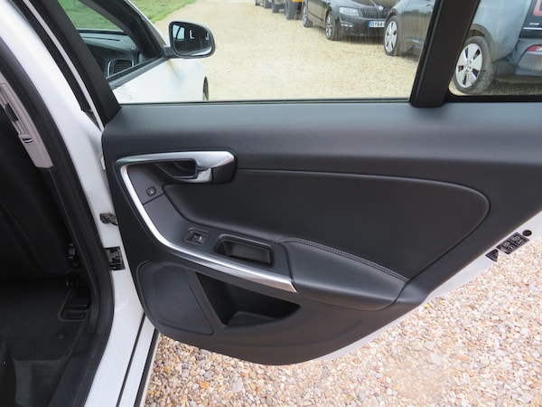 Used Volvo V60 2018 for sale - 76288643: Photo 15