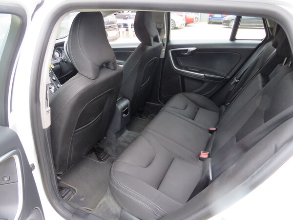Used Volvo V60 2018 for sale - 76288643: Photo 17