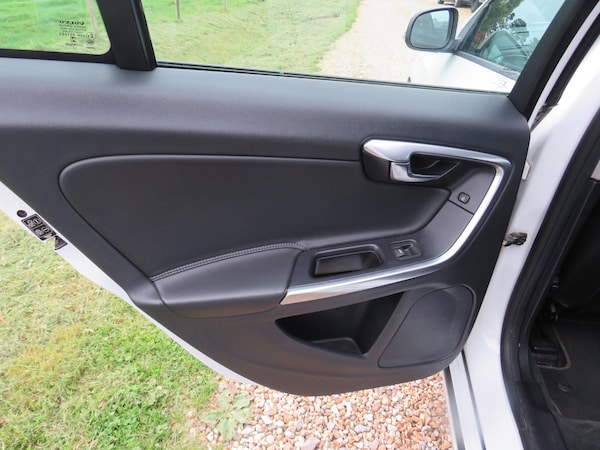 Used Volvo V60 2018 for sale - 76288643: Photo 18